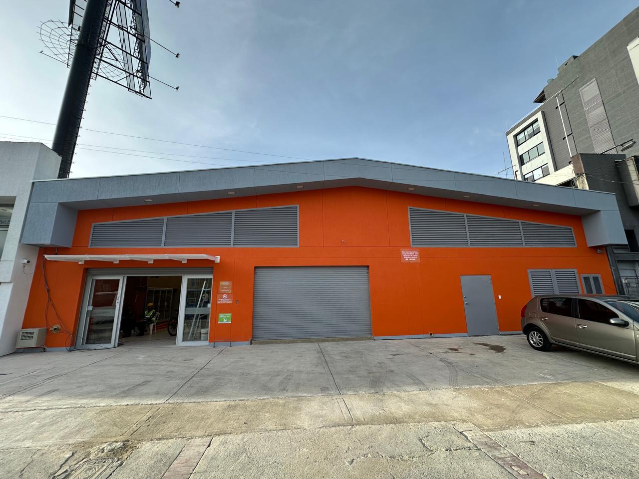 Adecuación y Acabados Comerciales — Tienda ARA La Carolina