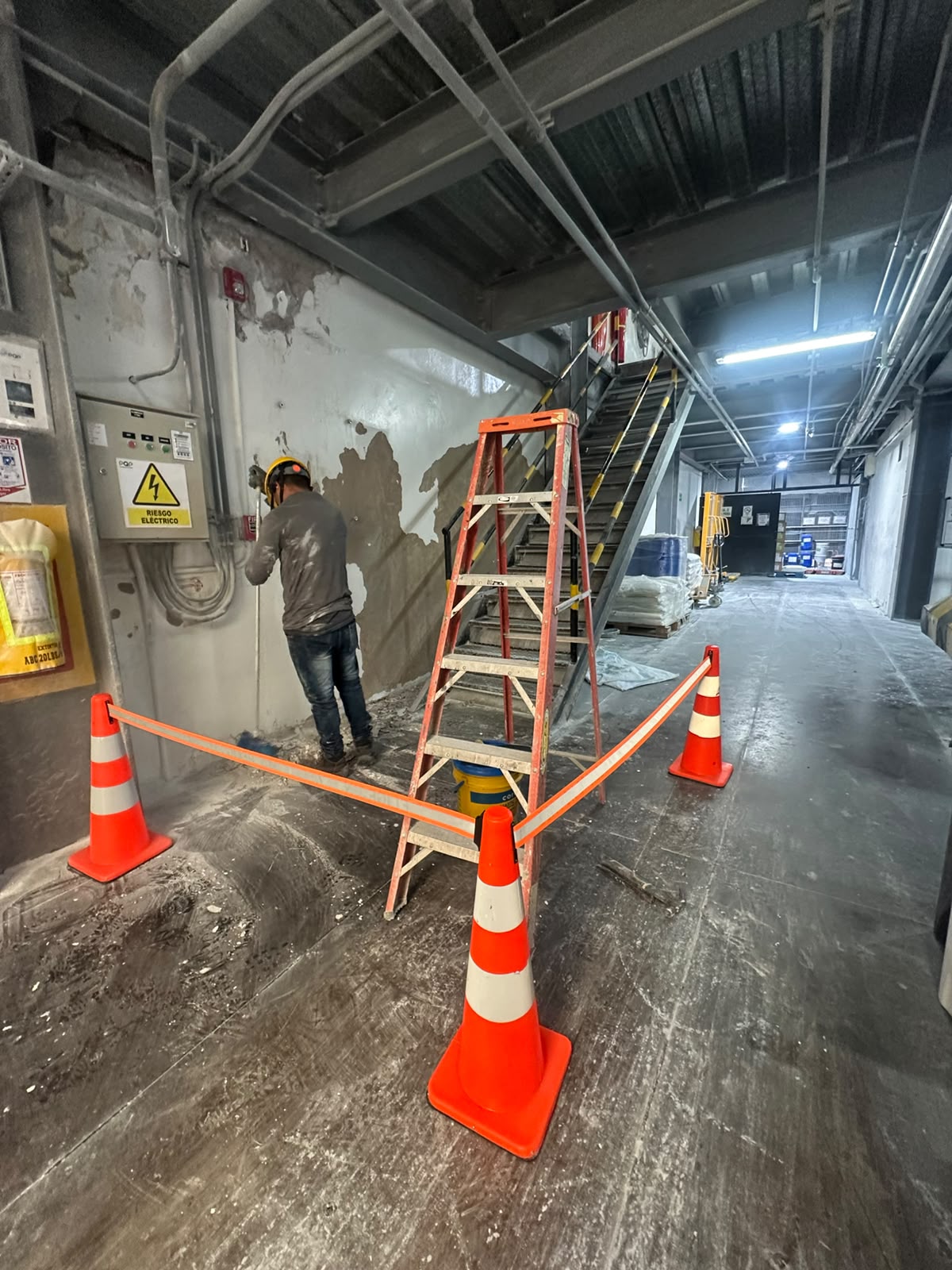 Demolición civil y reparación de piso industrial